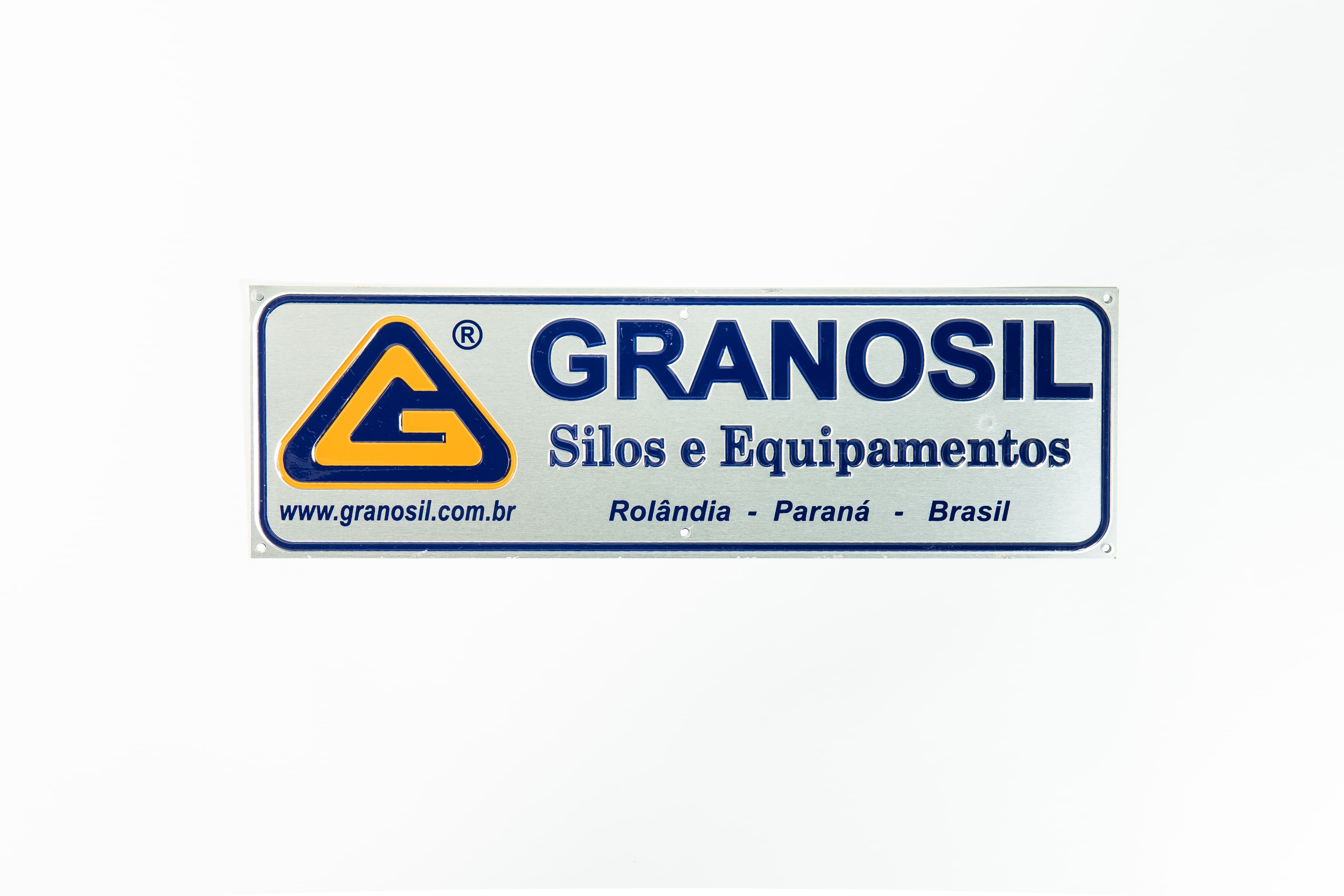 Placas em alto relevo